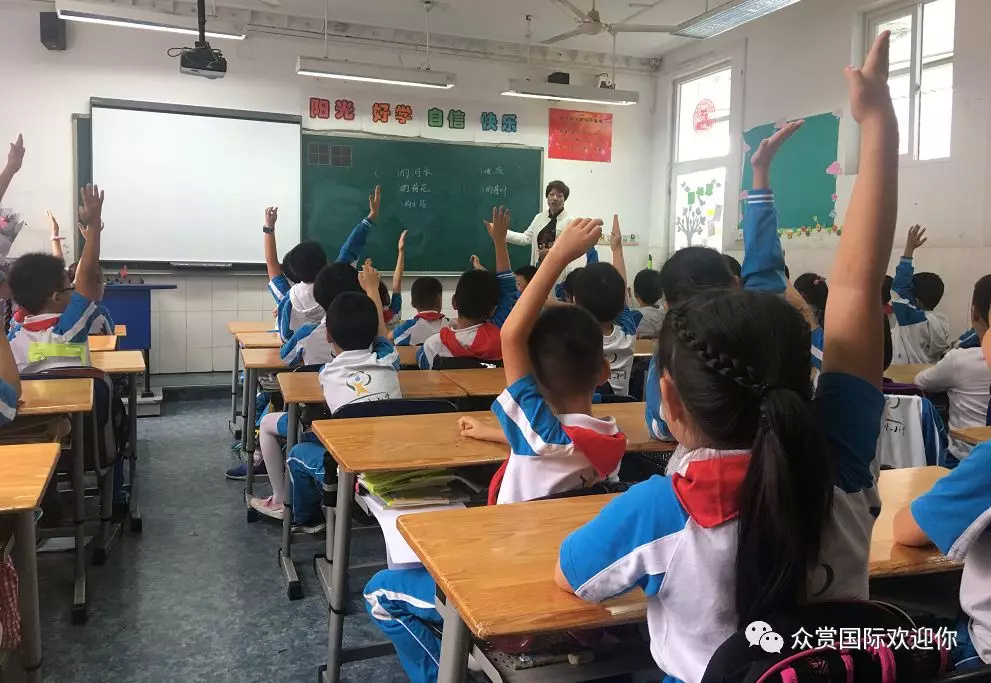 众赏学圣堂国学教育走进成都市泡桐树小学